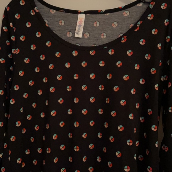 NWT LuLaRoe Lynnae top - Picture 3 of 3